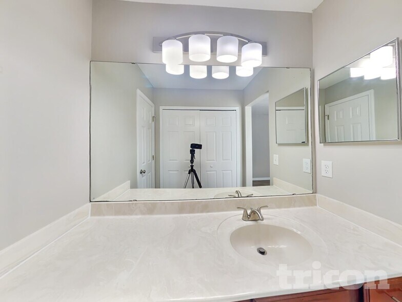 Building Photo - 1668 Hidden Forest Ln