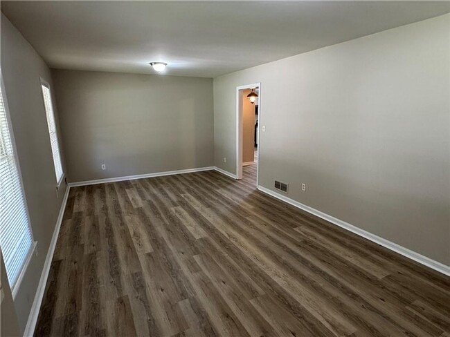 Building Photo - 5594 Laurel Ln NW