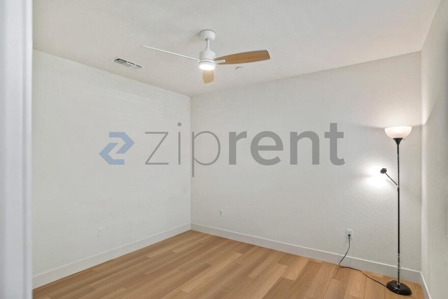 Building Photo - 5545 Oberon Ave