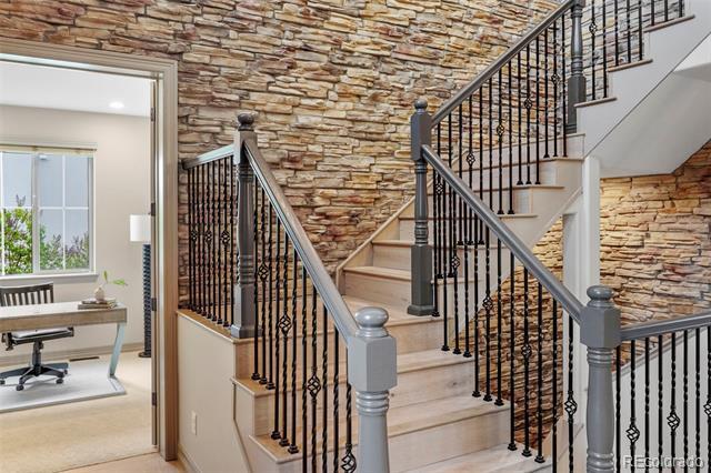 Building Photo - 15252 W Warren Dr