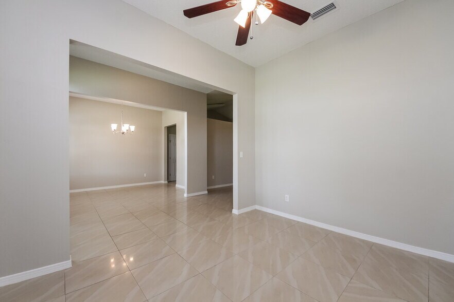 Building Photo - 3209 Silverado Cir