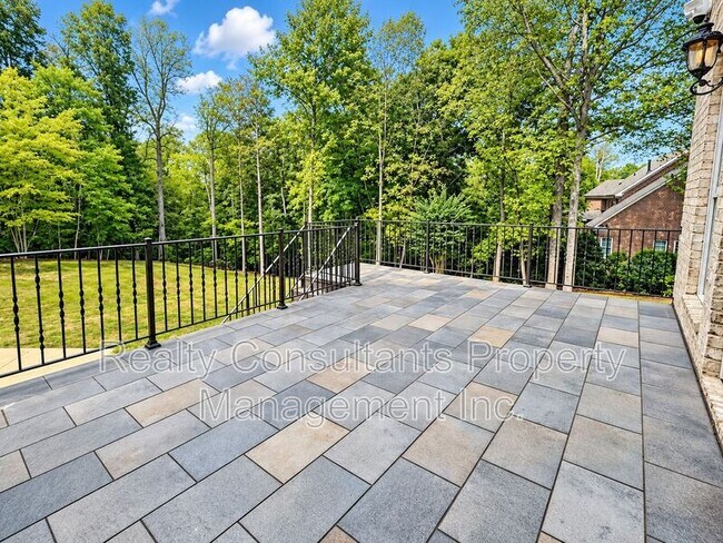Building Photo - 7517 Henson Forest Dr