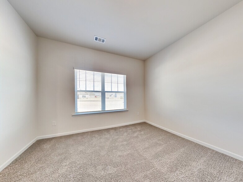 Building Photo - 332 Oliver Dr