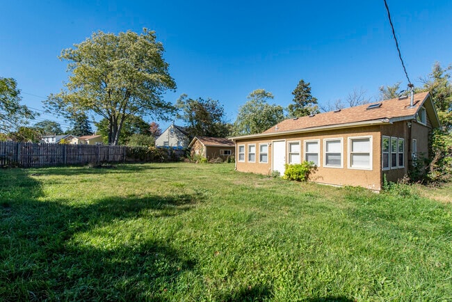 Building Photo - 1700 Gideon Ave