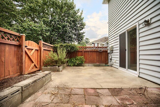 Building Photo - 417 Belmont Cir