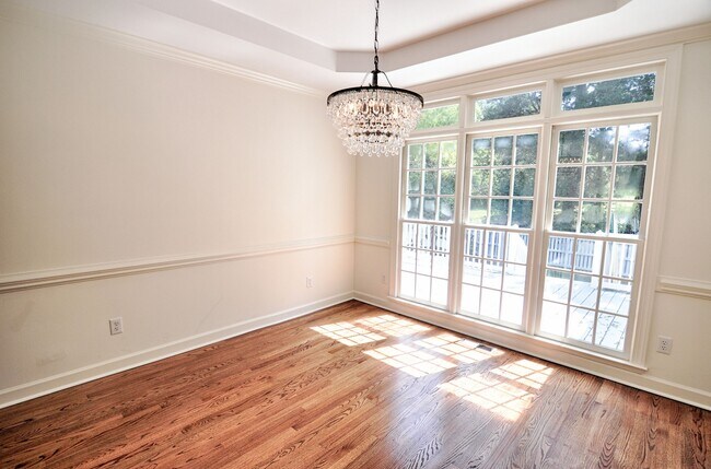 Building Photo - Delightful in Downing Creek