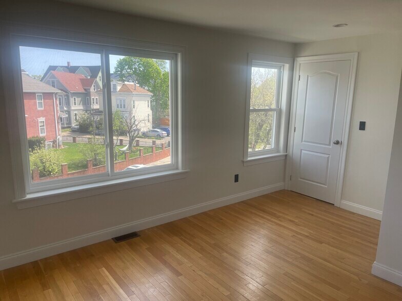 Primary Photo - 49 Sargent St