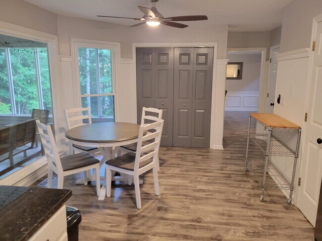 Building Photo - 1356 Velvet Creek Way SW