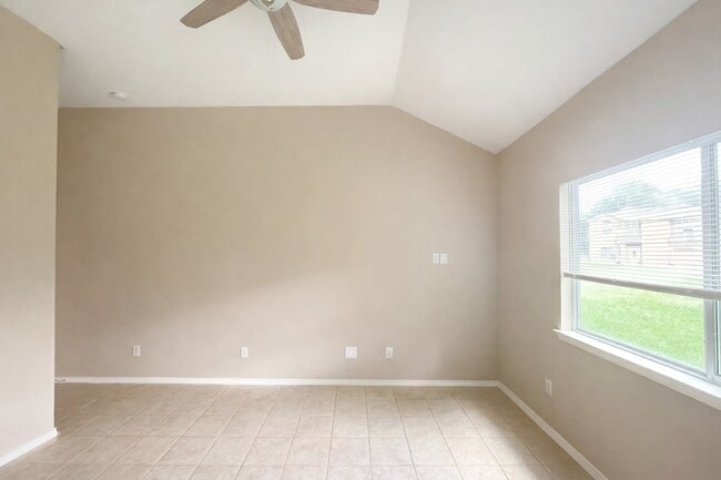Building Photo - 9104 N Green River Dr