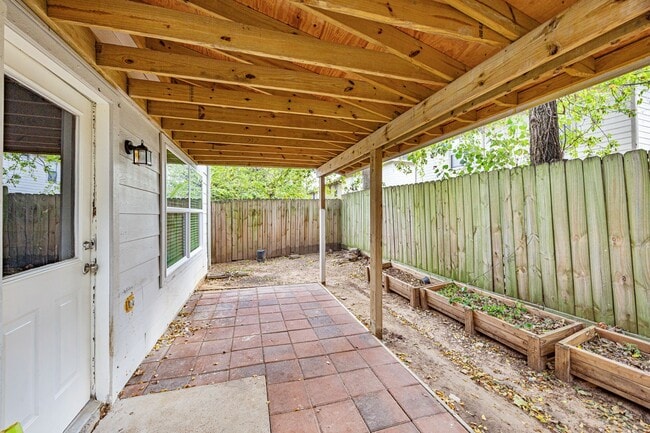 Building Photo - 11843 Sunny Stream Dr