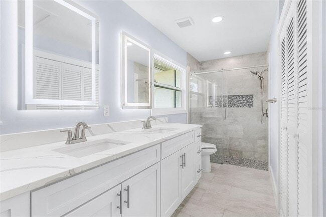 Building Photo - 716 Sarabay Rd