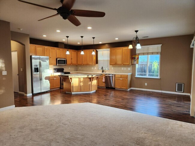 Building Photo - 1169 Syracuse Ln