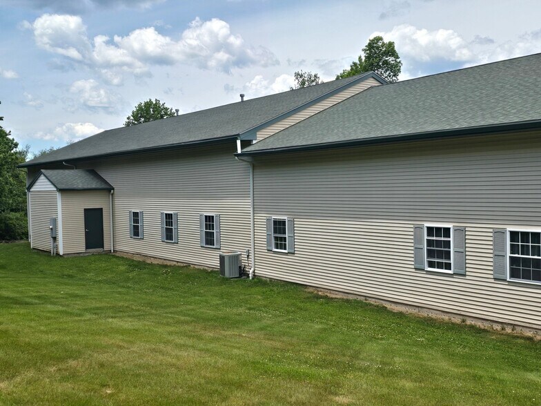Building Photo - 443 Fairwood Rd