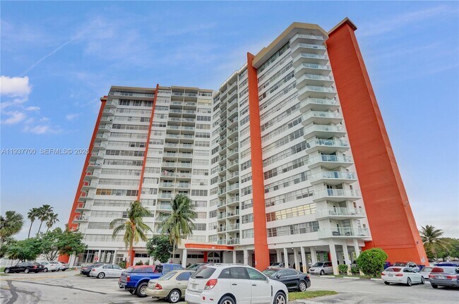 Building Photo - 1351 NE Miami Gardens Dr