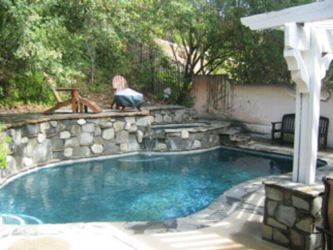 Building Photo - Stunning West Hills Executive Home