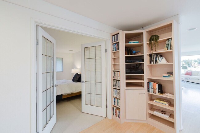 Building Photo - Furnished Bainbridge Island Waterfront Home with Incredible Views