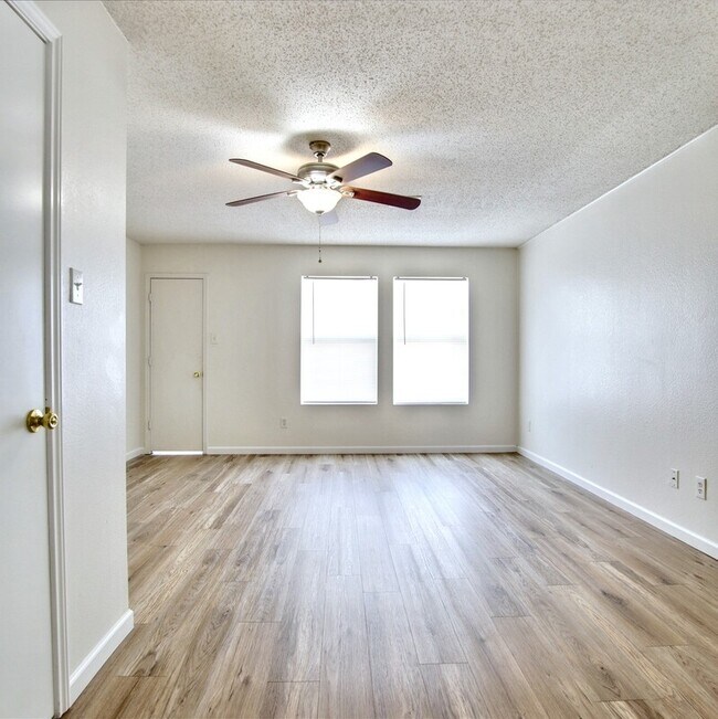 Building Photo - 8751 Gray Fox Ct