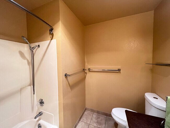 Building Photo - Very Nice Condo! 3 Miles to Cal Poly Groups Welcome Available June