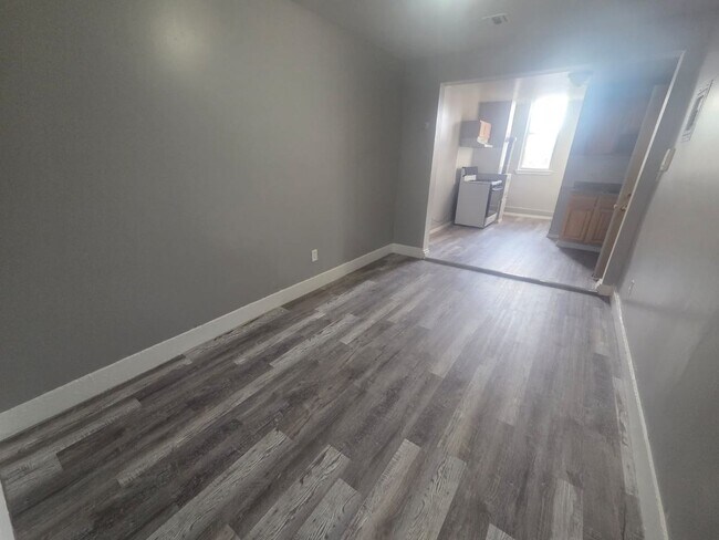 Building Photo - 23 Monroe St