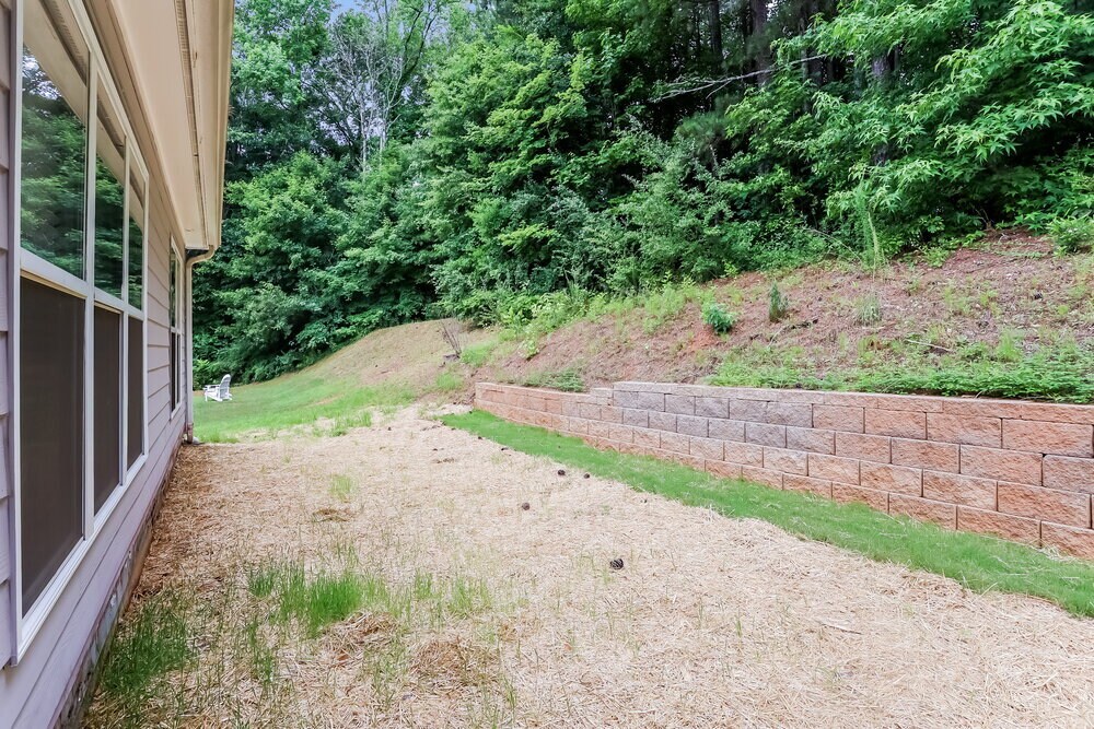 Building Photo - 2839 Stonewall Ln SW