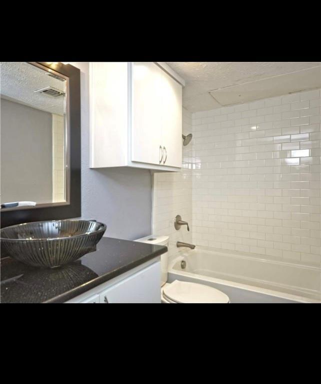 Building Photo - 505 W 7th St