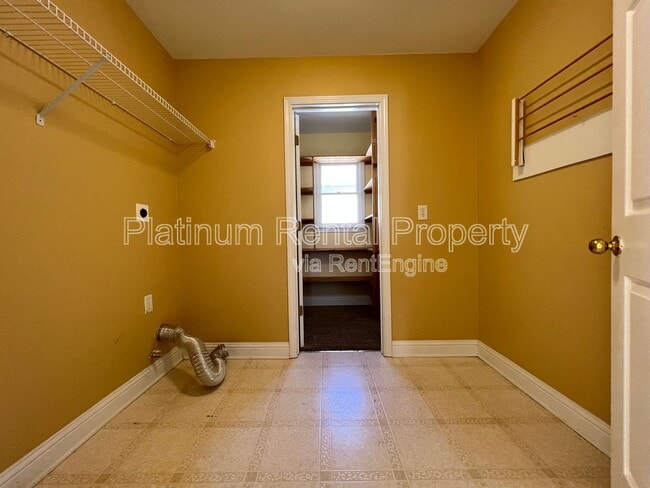 Building Photo - 1460 White Flowers Ln