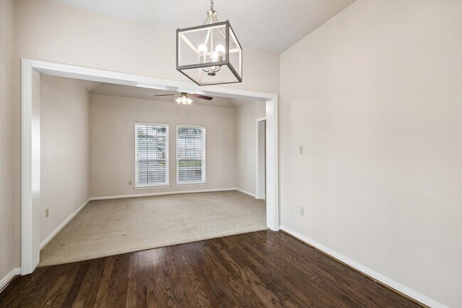 Building Photo - 806 Charles Pl