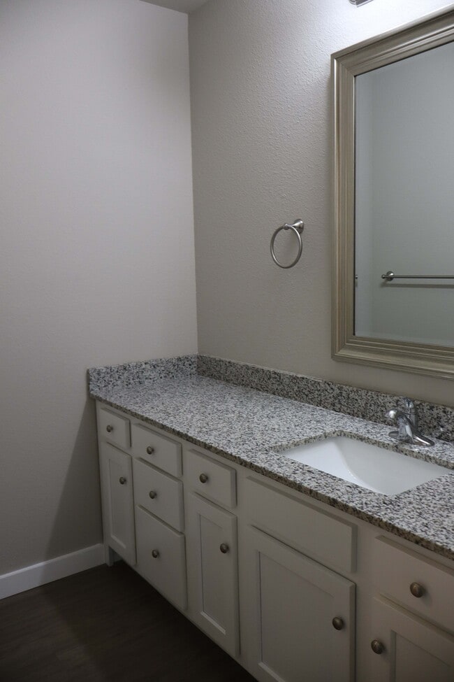 Building Photo - 1328 Seals St