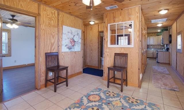 Building Photo - 504 Doe Ln