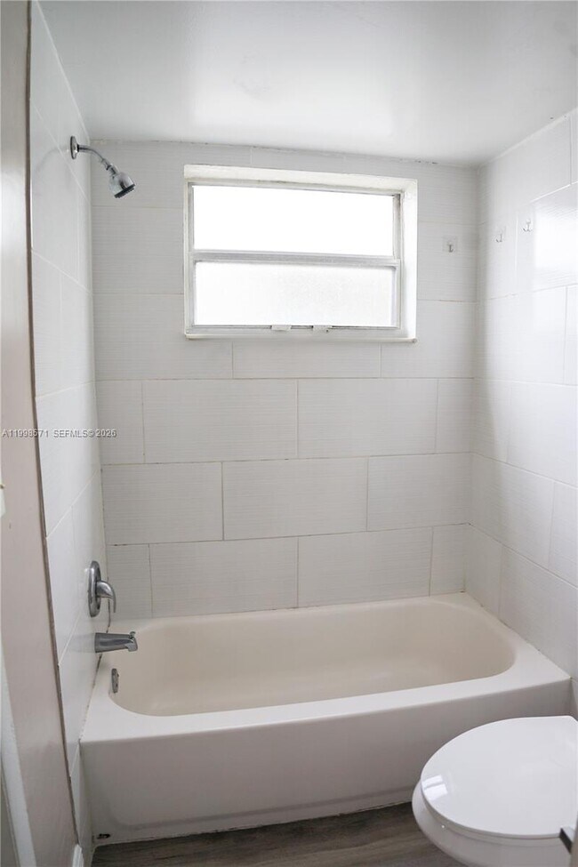 Building Photo - 4280 Woodside Dr