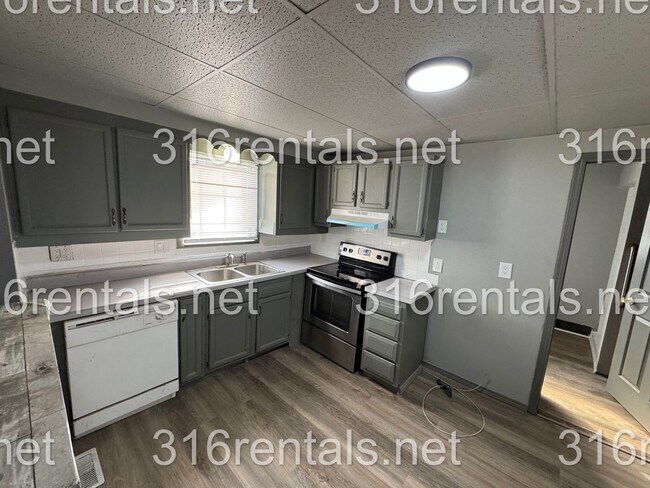 Building Photo - $1100 - 3 bed 1 bath - Single Family Home