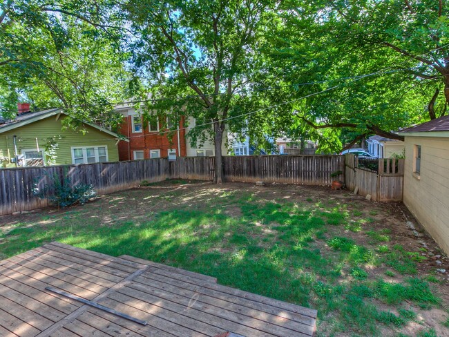 Building Photo - Charming Updated Mesta Park Duplex - New S...