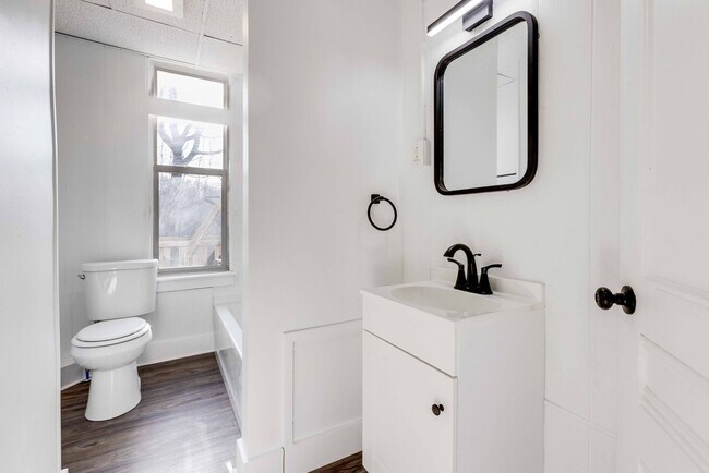 Building Photo - 238 Hazelwood Ave