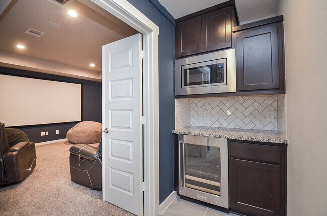 Building Photo - 28402 Eli Eagle St