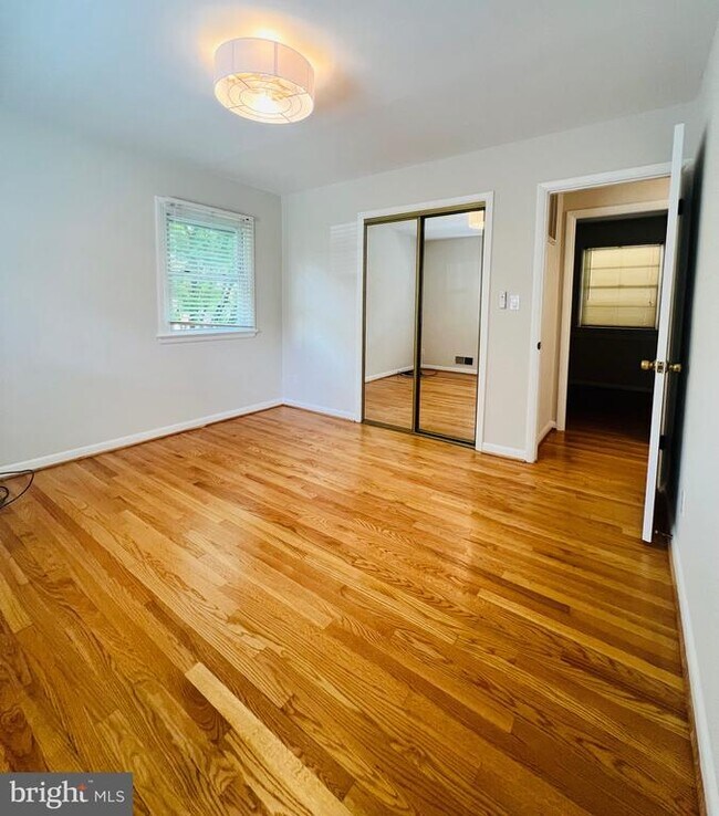 Building Photo - 407 Anderson Ave