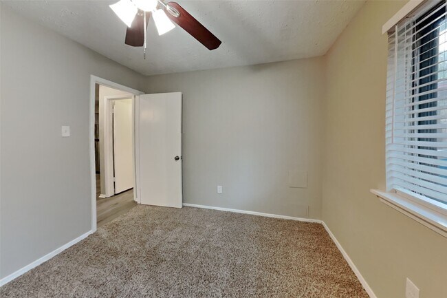 Building Photo - 4718 Lost Lake Ln