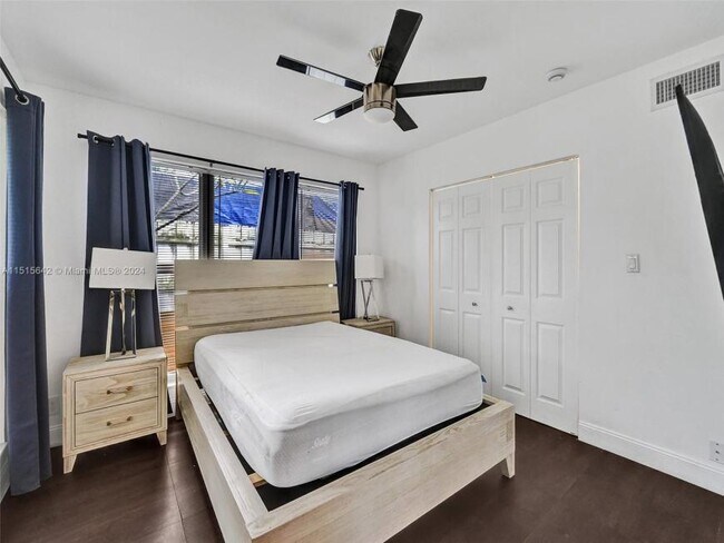 Building Photo - 5 bedroom in Hollywood FL 33021