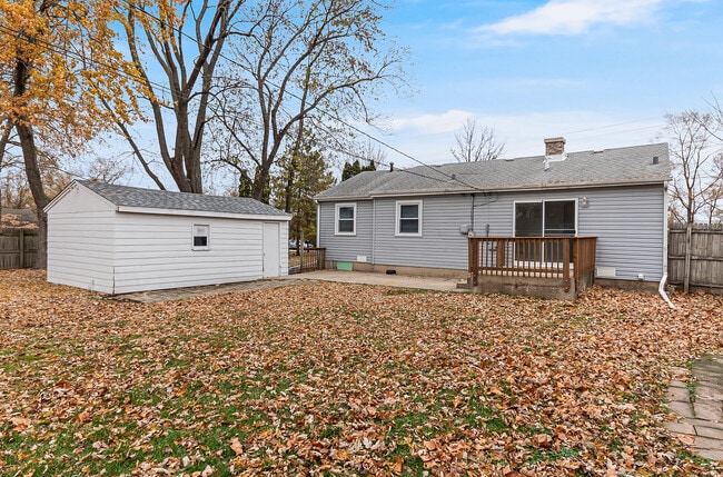 Building Photo - 2414 Emlong St