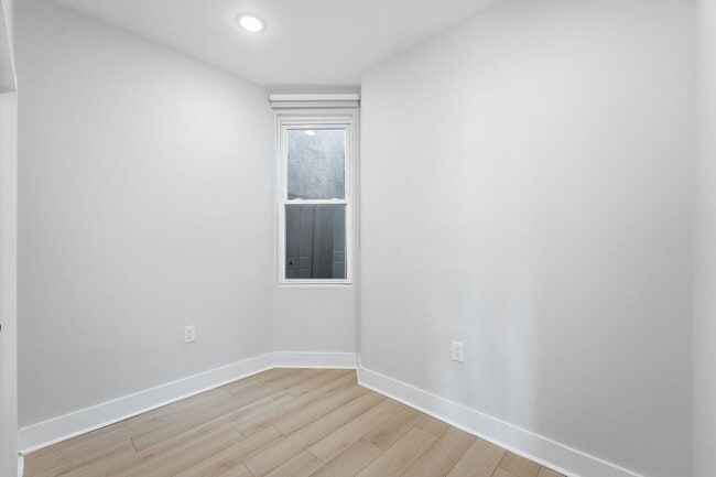 Building Photo - 1205 Hillside Pl