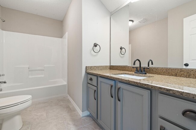 Building Photo - 2033 Post Oak Ct