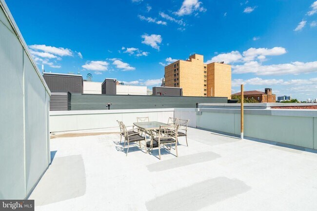 Building Photo - 1607 Catharine St