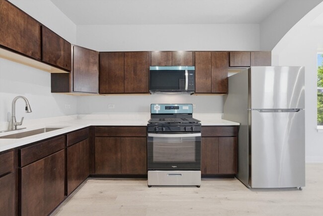 Building Photo - 541 N Lawndale Ave