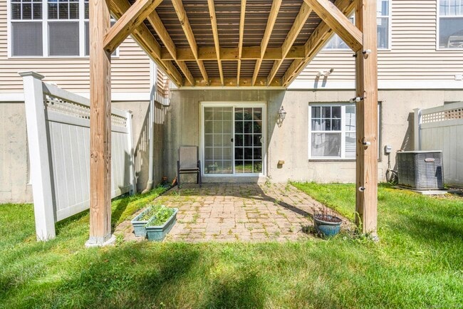 Building Photo - 2 Dogwood Ct