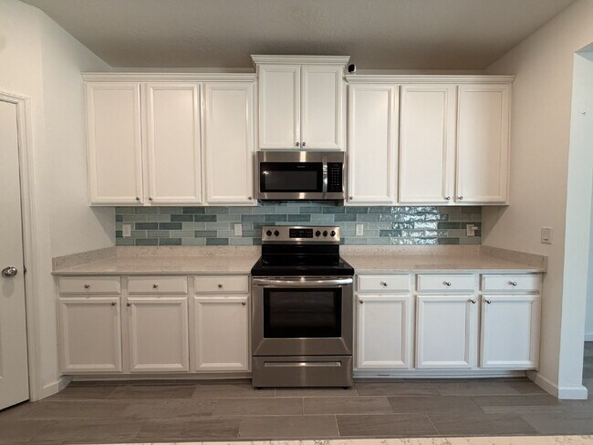 Building Photo - Highland Chase 3-Car Garage