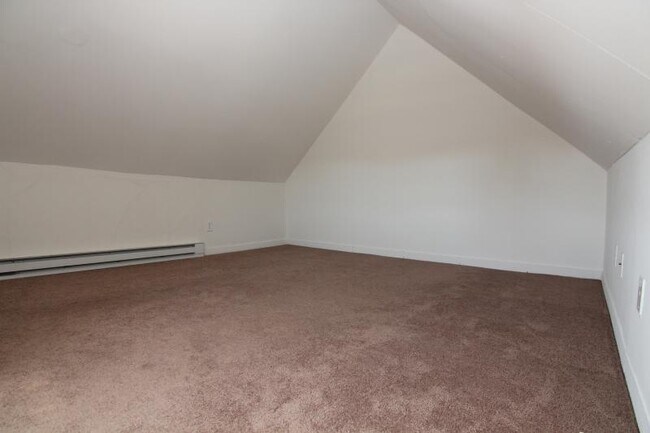 Building Photo - 76 Chestnut St