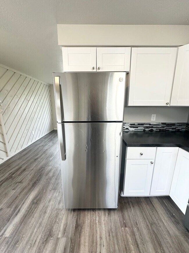 Building Photo - 211 N Indiana Ave