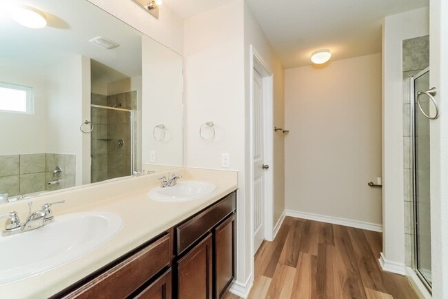 Building Photo - 8907 Taylor Grv