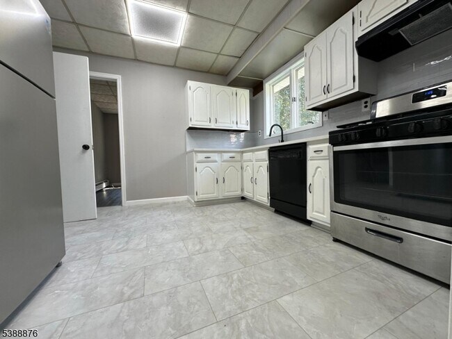 Building Photo - 2137 Allen St