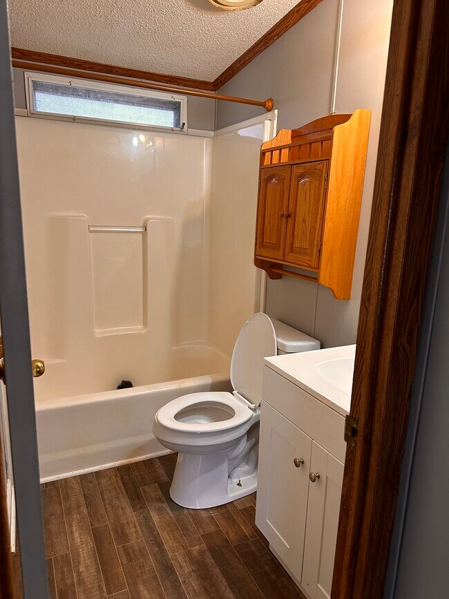 Building Photo - 101 West King Rd