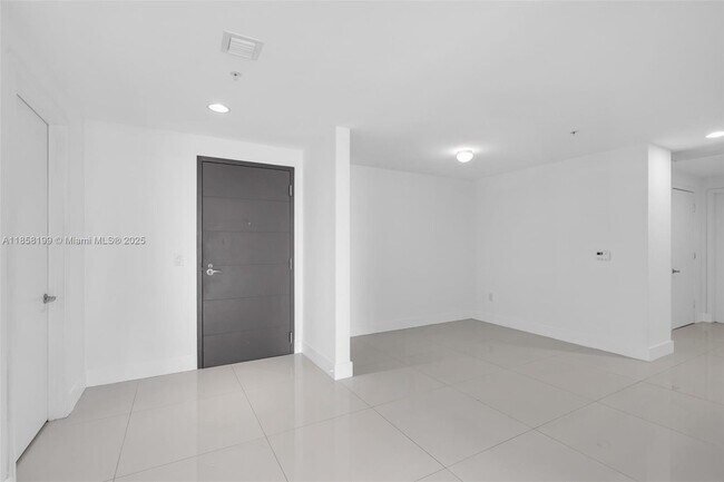 Building Photo - 17111 Biscayne Blvd